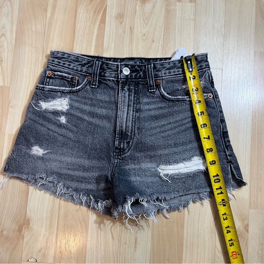 Abercrombie & Fitch Women’s Black Wash Distressed Annie High Rise Short Size0/25 - Picture 3 of 5